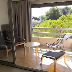 https://studio-calme-a-giens-2-pas-du-port-et-des-plages.aixenprovencehotels.org